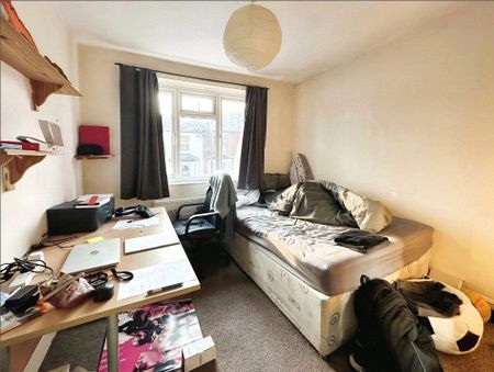 4 bedroom terraced house to rent - Photo 5