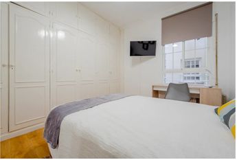 Calle de Pilar de Zaragoza, Madrid, Community of Madrid 28028