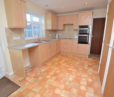 3 bedroom detached bungalow to rent - Photo 6