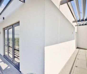 2 bedroom penthouse to rent - Photo 2