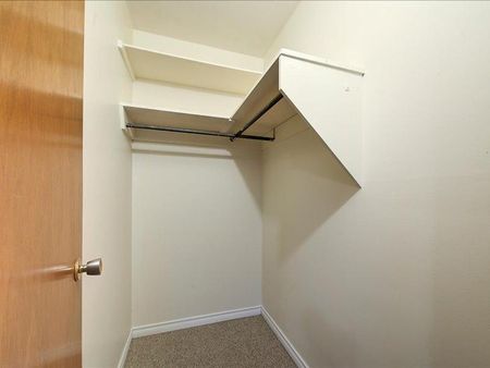 Lombardy Park Apartments - Photo 4