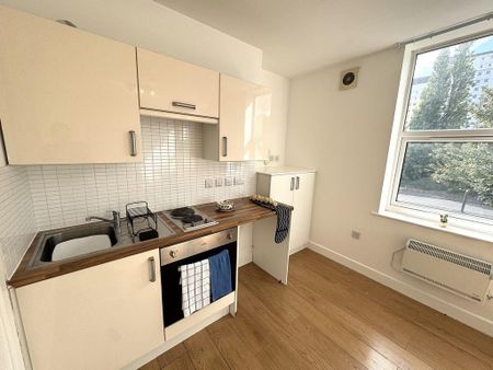 Studio to rent - Photo 3