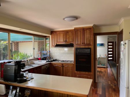 STUNNING FAMILY HOME IN PERFECT LOCATION - Photo 3