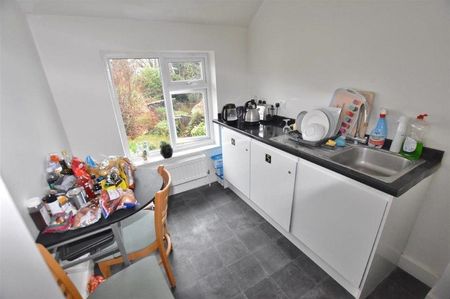 1 bedroom in a house share to rent - Photo 4
