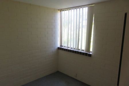 Unfurnished 2 bedroom Unit - Photo 5
