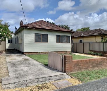 Neat and Tidy Three bedroom home - Photo 1
