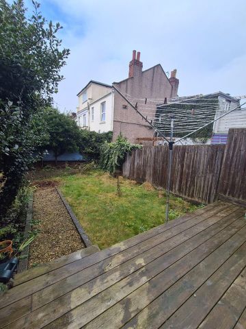 2 Bed Terraced House, Sandringham Road, BS4 - Photo 2