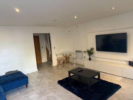 2 Bed Maisonette, Onyx Mews, E15 - Photo 3