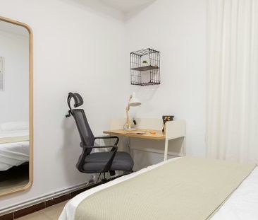 Carrer de Ca l'Alegre de Dalt, Barcelona, Catalonia 08024 - Photo 6