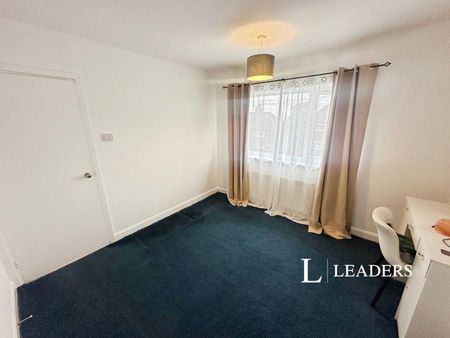 3 bedroom house to rent Rowley Avenue, Newcastle, Staffordshire, ST5 - Photo 5