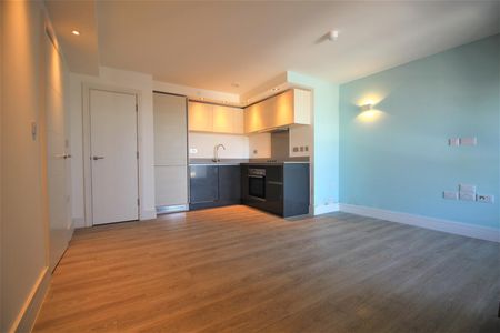 2 bed flat to rent in Station Road, Edgware, HA8 - Photo 4