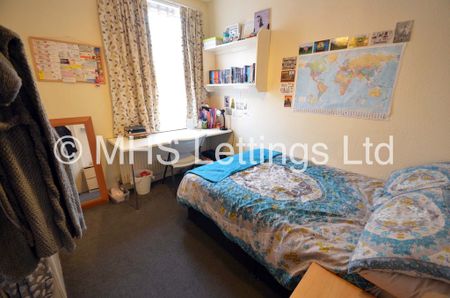 4 Bedroom Mid Terraced House for rent in Newport Gardens - Photo 4