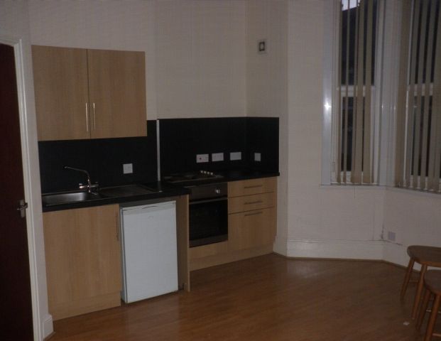 Room in a Shared House, Middleborough Road, CV1 - Photo 1