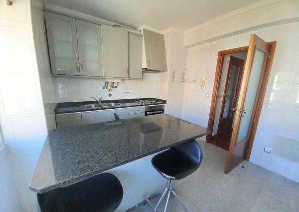 3+1 bedroom flat with balconies in Esgueira!