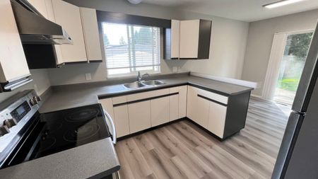 Fully Renovated Duplex in Abbotsford! - Photo 2