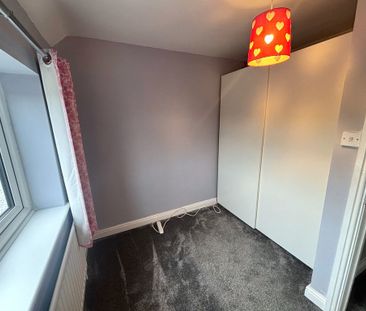 4 bedroom detached to let - Photo 4