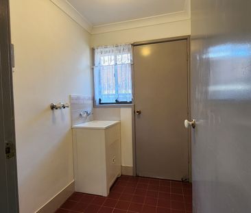 Single Level Home - Photo 4