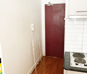 Fully Furnished studio with all you need - Six Months Lease Only! - Photo 4