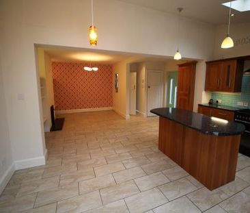 3 bedroom semi-detached house to rent - Photo 4