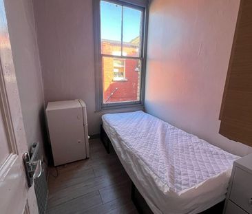 Room in a Shared House, Sylvan Avenue, N22 - Photo 3