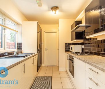 6 bed Semi-Detached House for Rent - Photo 4