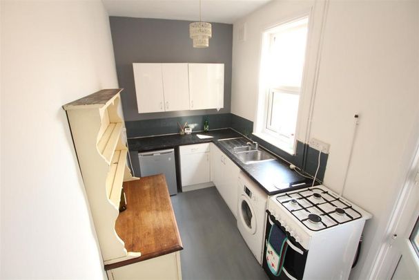 2 bedroom terraced house to rent - Photo 1