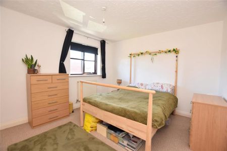 2 bedroom semi-detached house to rent - Photo 4