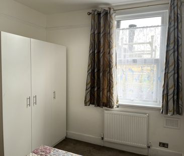 1 Bed Flat, Whitehorse Lane, SE25 - Photo 5