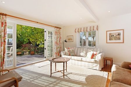 4 bedroom detached house to rent - Photo 2