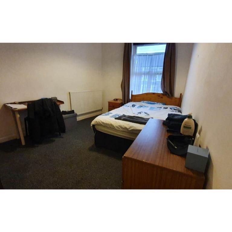 3 bedroom flat to rent - Photo 1