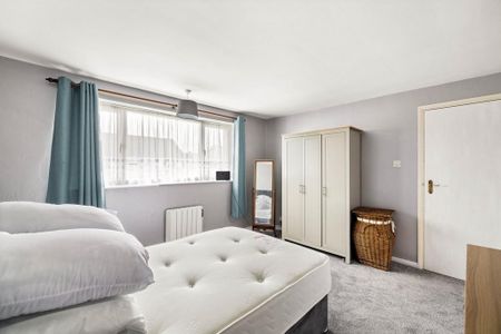 2 bedroom semi-detached bungalow to rent - Photo 4