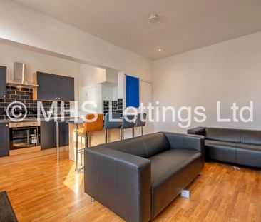 5 Bedroom Mid Terraced House for rent in Royal Park Grove - Photo 2