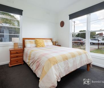 MODERN COMFORT MEETS COTTAGE CHARM IN PRIME WODONGA LOCATION - Photo 3
