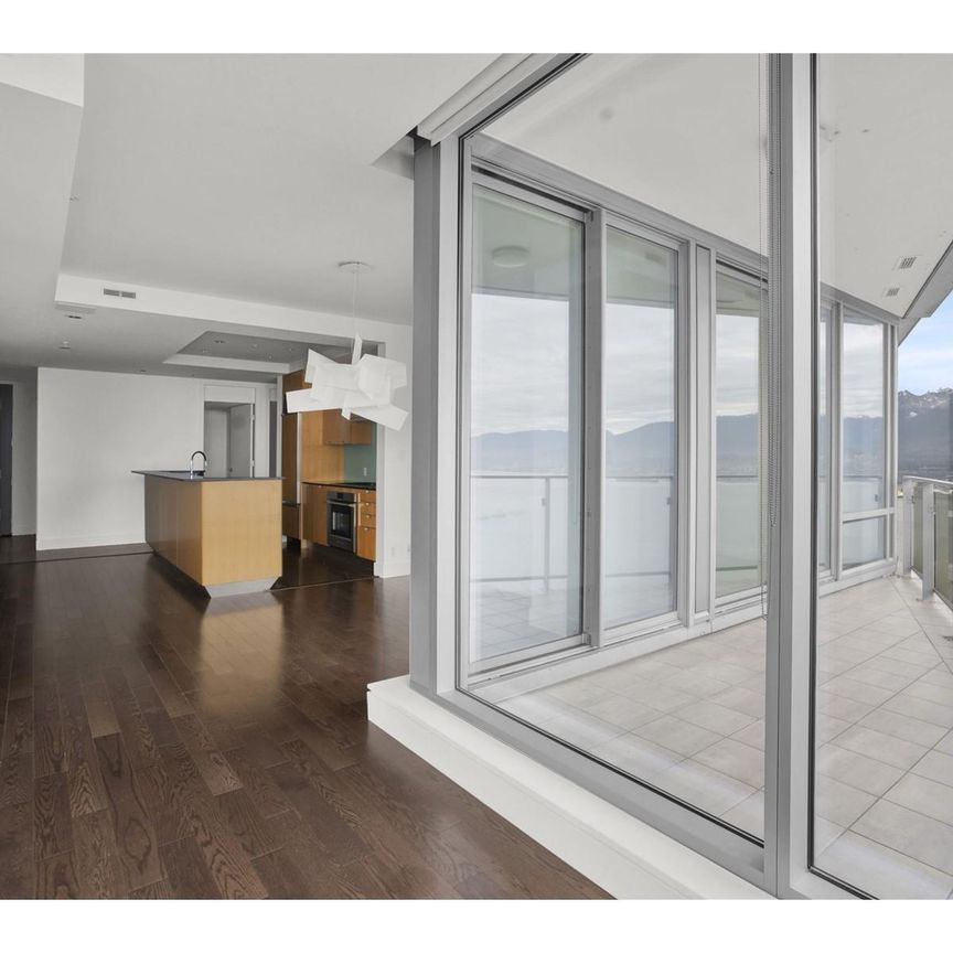 30X4 1077 W CORDOVA STREET, Vancouver, British Columbia - Photo 1