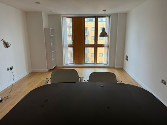 2 Bed Flat, Watermans Place, LS1 - Photo 1