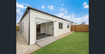 🏡 Brand New 4-Bedroom House in Eynesbury - Photo 5
