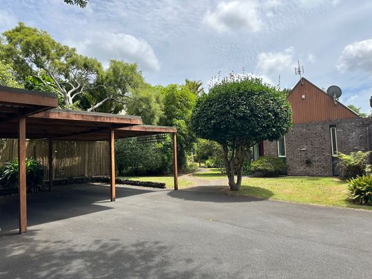 Character 1 bedroom townhouse - Photo 1