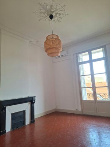Location Appartement 5 pièces 144m² NIMES 30000 - Photo 2