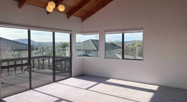 Sunny family home with views - Photo 1