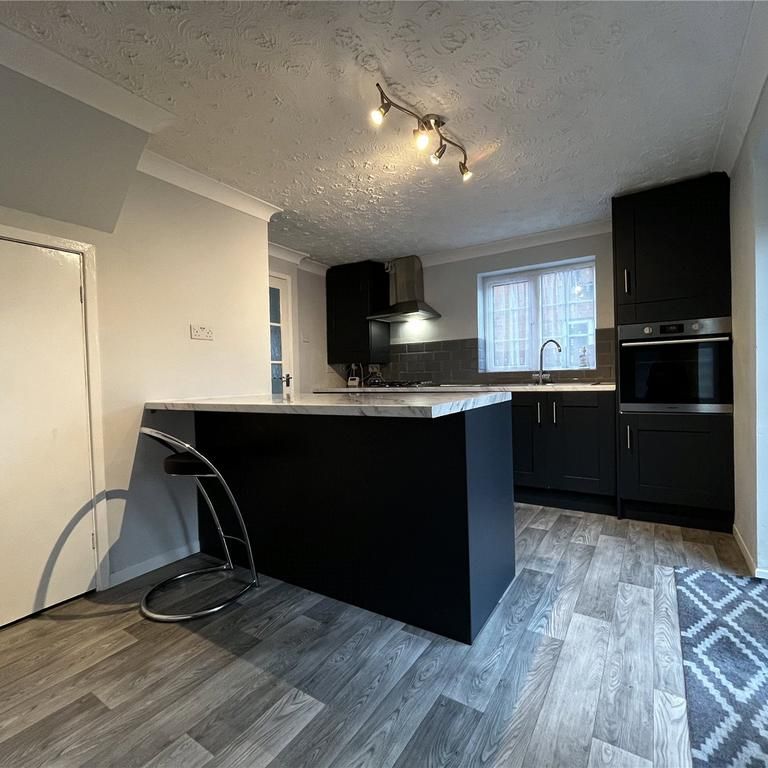 3 bedroom semi-detached house to rent - Photo 1