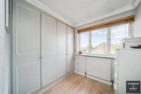 4 bedroom end of terrace house to rent - Photo 3