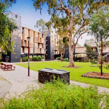 La Trobe University - Menzies College, Melbourne - Photo 1