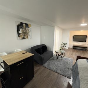 Grand 3 1/2 Meublé, Tout Inclus 1100$ - Photo 3