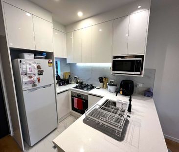 Modern living, Great location - Photo 4