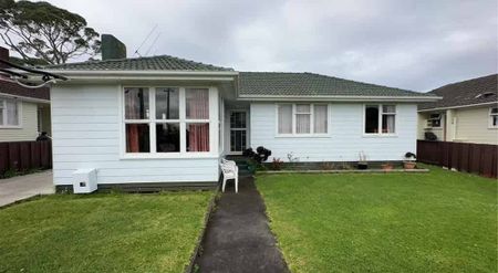 Sunny three bedroom home available now - Photo 3