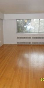 Two Bedr Apartment with Hardwood Floors - Photo 3