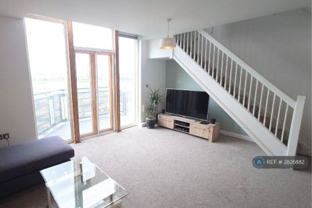 1 bedroom penthouse to rent - Photo 4