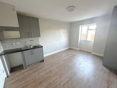 1 bedroom semi-detached house to rent - Photo 4