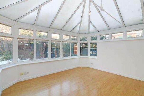 Frank Edinger Close, Kennington, Ashford, TN24 - Photo 1