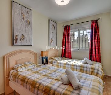 Townhouse in Calahonda - Photo 6